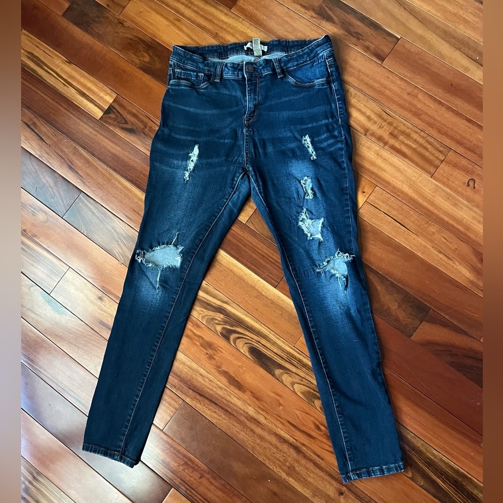 EUC refuge jeans size 16 stretchy distressed